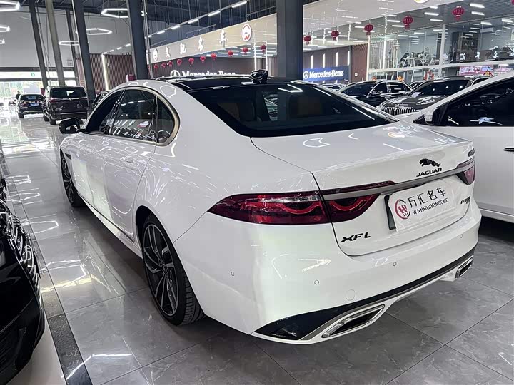 Jaguar XFL 2024 2.0 T P 300 4 WD — фото 10