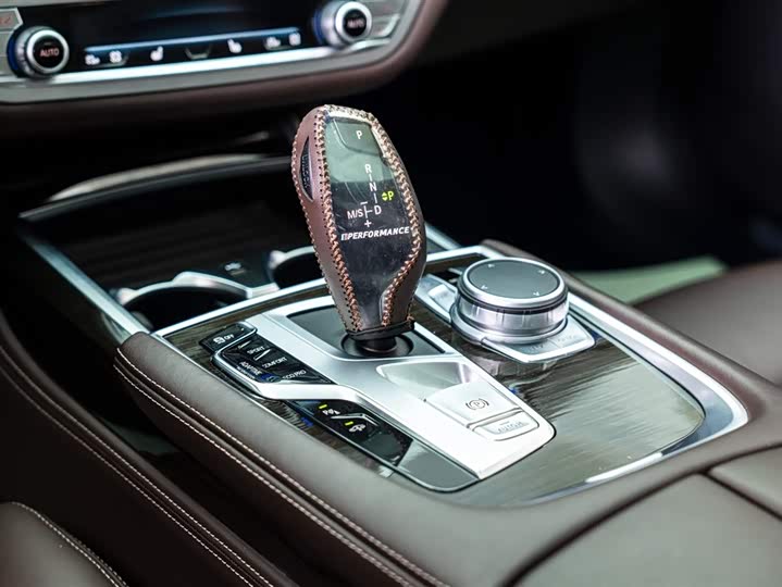 BMW 7-Series 2021 730 Li — фото 14