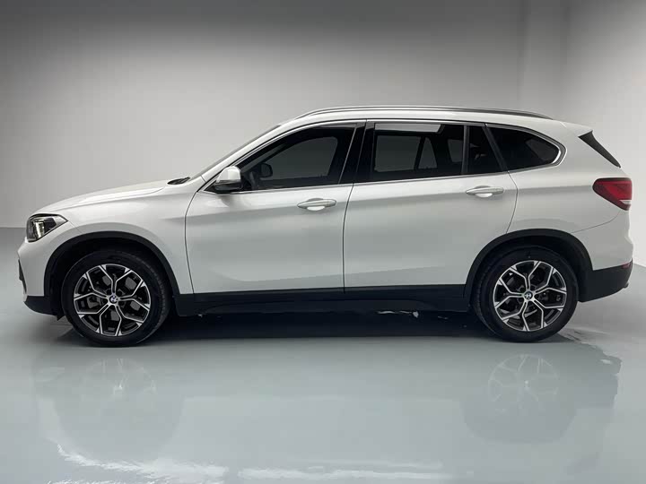 BMW X1 2021 s Drive 25 Li Leading — фото 5