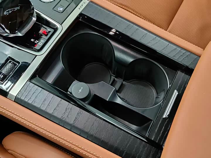 Jaguar XFL 2024 2.0 T P 300 4 WD — фото 14