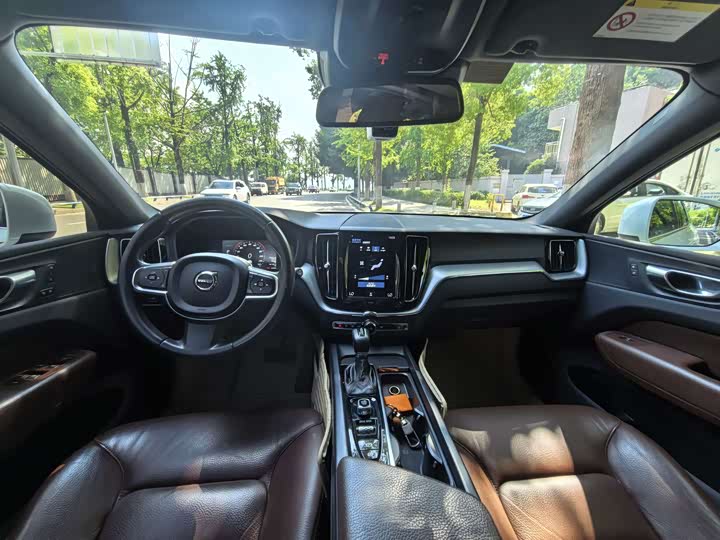 Volvo XC60 T5 полный привод спорт — фото 5