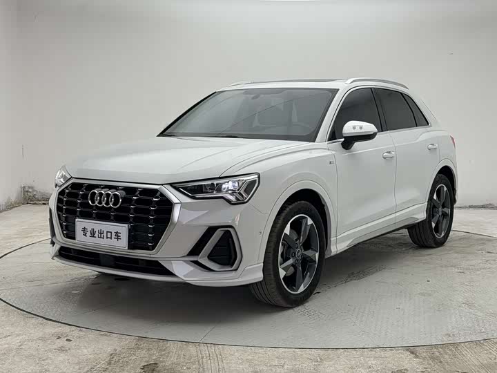 Audi Q3 2023 35 TFSI (1.4 T) — фото 1