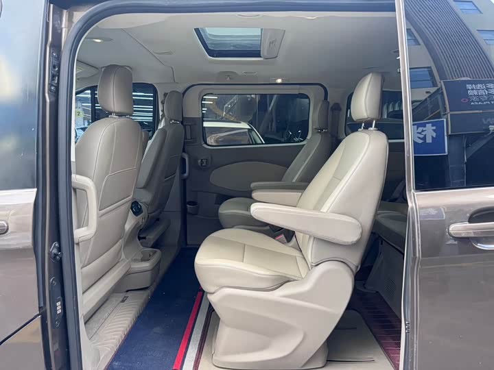 Ford Tourneo — фото 12