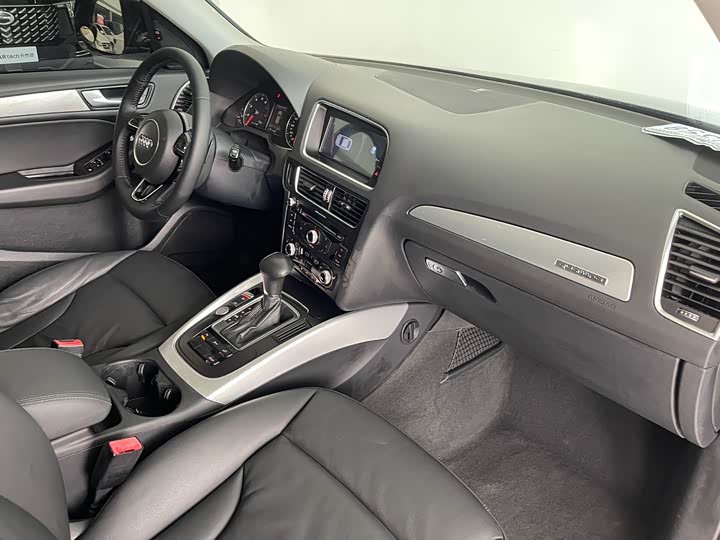 Audi Q5 2017 40 TFSI — фото 14