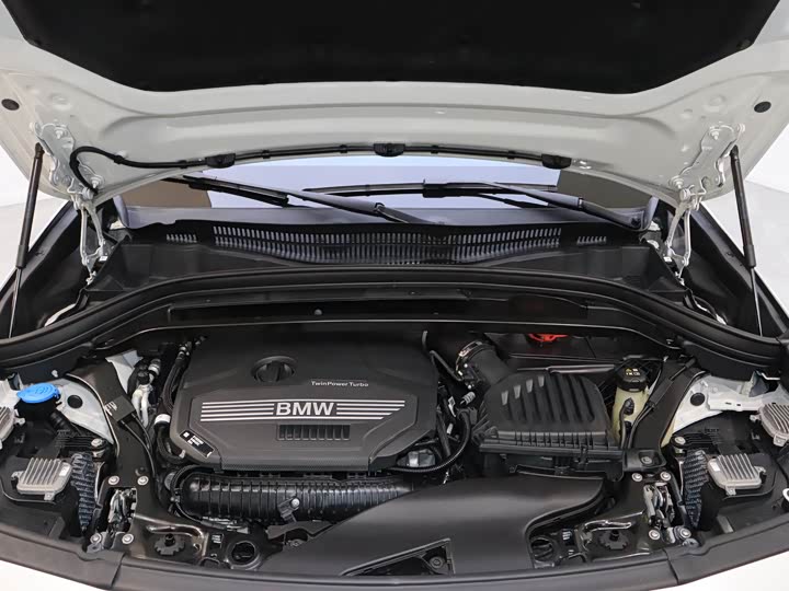 BMW X2 2023 s Drive 25i — фото 8