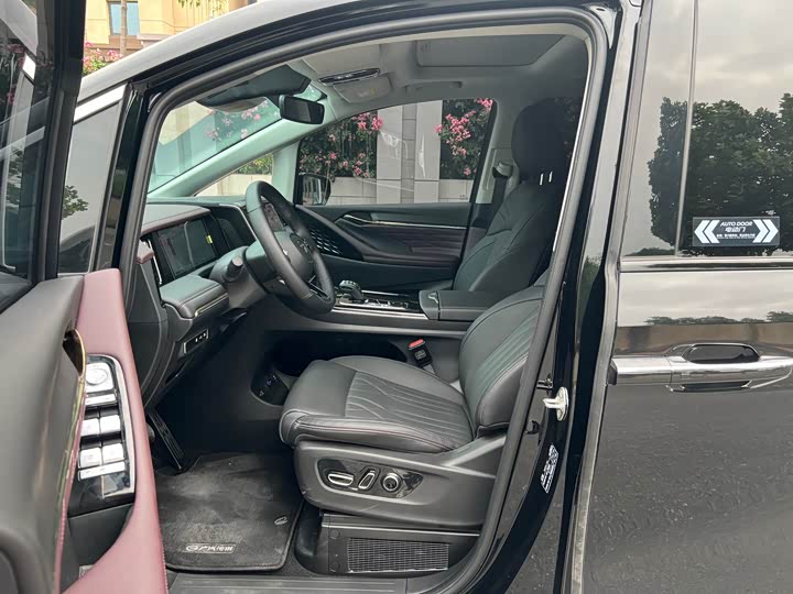 Trumpchi M8 2024 Hybrid — фото 6