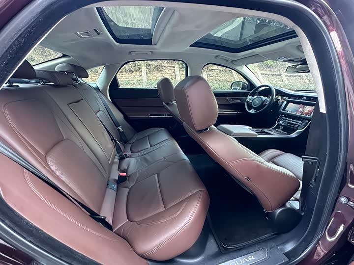 Jaguar XFL 2018 XFL 2.0 T 250 PS — фото 12