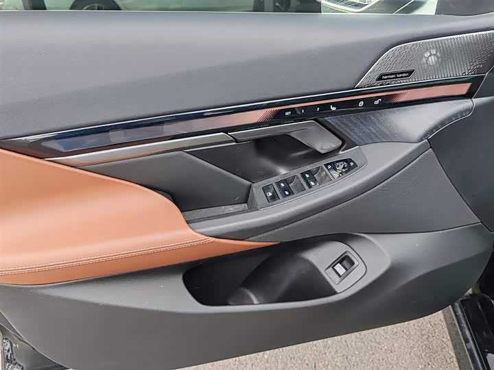 BMW 5-Series 2024 530 Li Leading — фото 13
