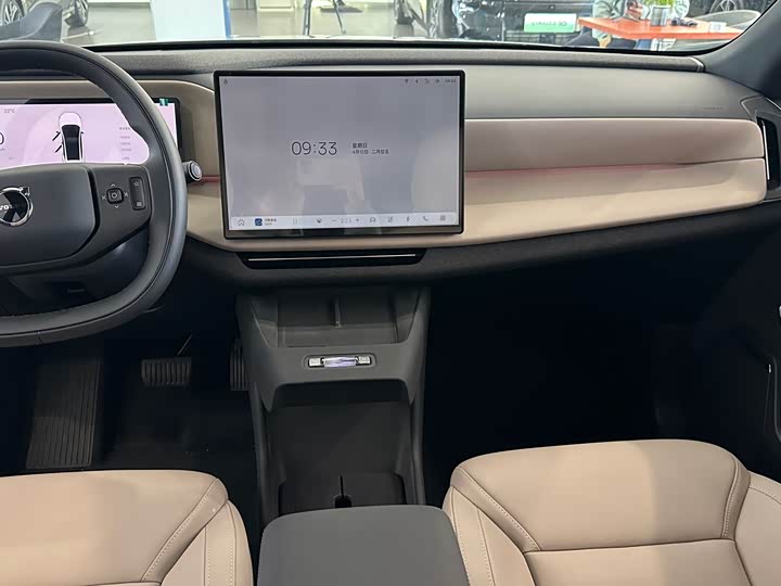 Volvo XC70 Hybrid 2026 4 WD Core — фото 13