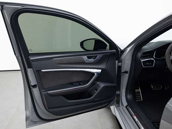 Audi RS6 2021 RS 6 4.0 T Avant — фото 12