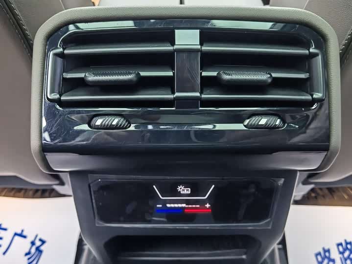 BMW 5-Series 2025 530 Li Leading M — фото 18
