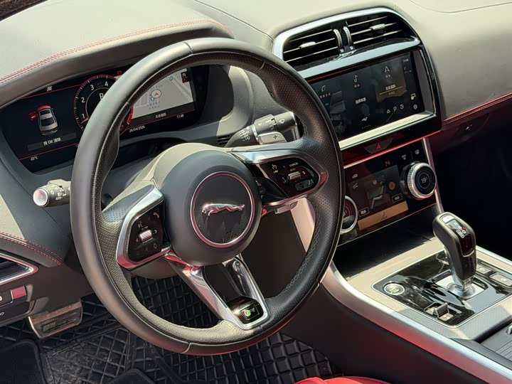 Jaguar XEL 2024 2.0 T 250 PS R-DYNAMIC S — фото 8