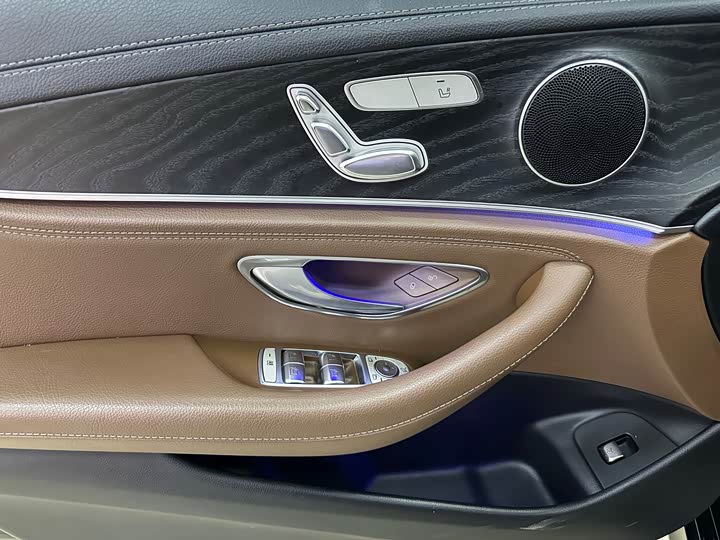 Mercedes-Benz E-Class 2018 E 200 L Sport — фото 16