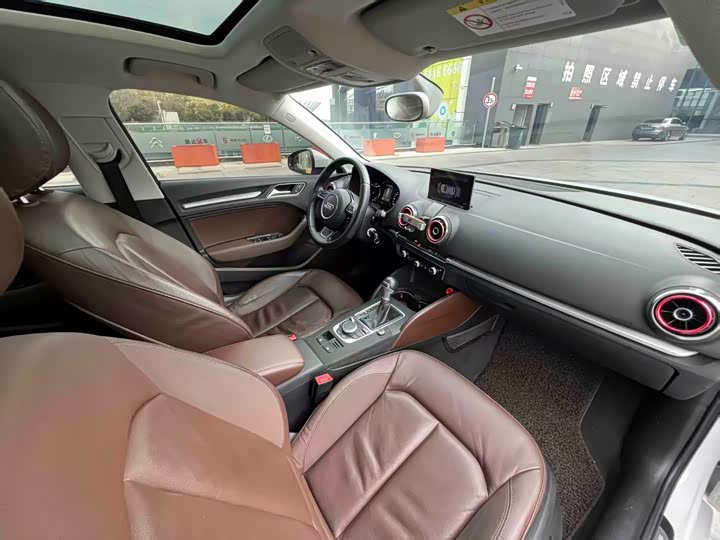 Audi A3 2015 Sportback 40 TFSI ATComfort — фото 13