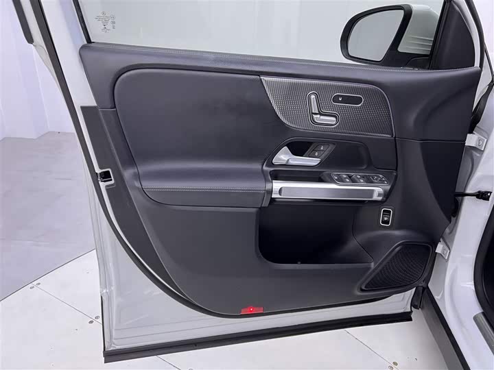 Mercedes-Benz GLB 2021 GLB 200 — фото 17