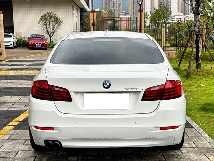 BMW 5 Series 525Li продвинутая — фото 6