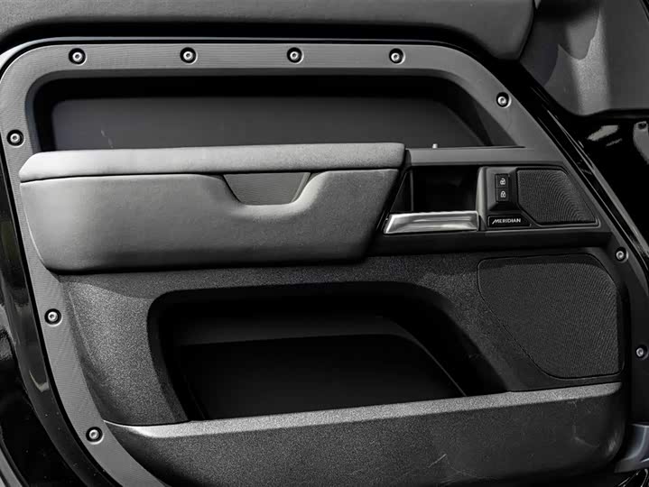 Land Rover Defender — фото 13
