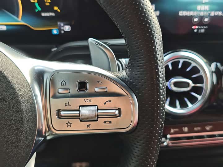 Mercedes-Benz GLB 2021 AMG GLB 35 4 MATIC — фото 33