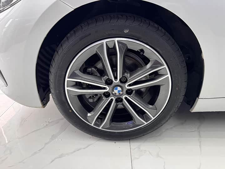 BMW 1-Series 2018 118i Sport — фото 30