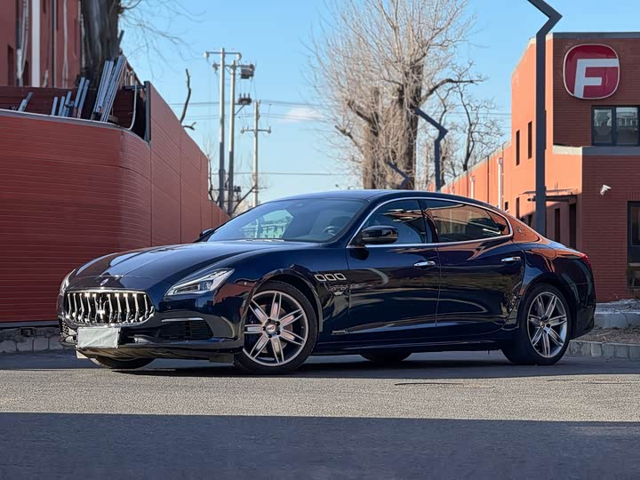 Maserati Quattroporte — фото 1