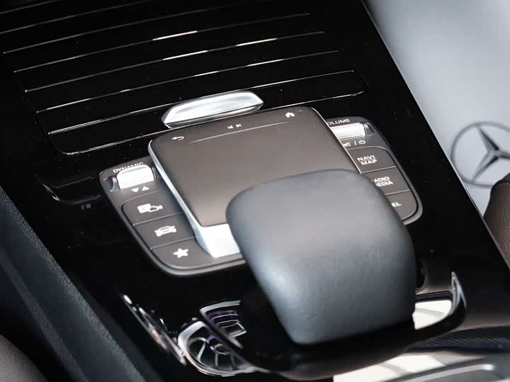 Mercedes-Benz A-Class 2022 A 200 L — фото 8