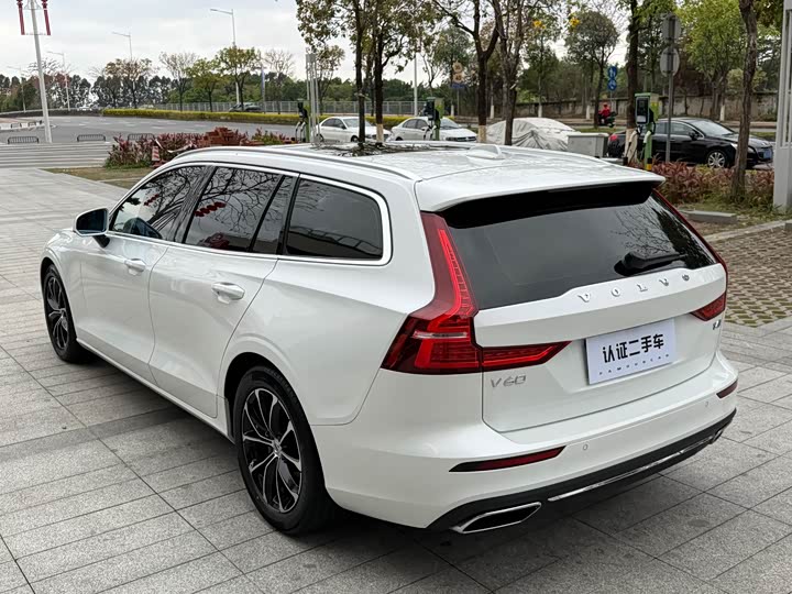 Volvo V60 2020 T 4 — фото 9