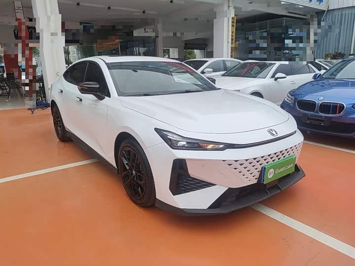 Changan UNI-V 2024 1.5 T — фото 4
