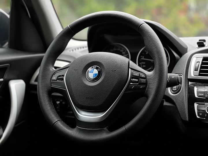 BMW 1-Series 2016 120i — фото 17