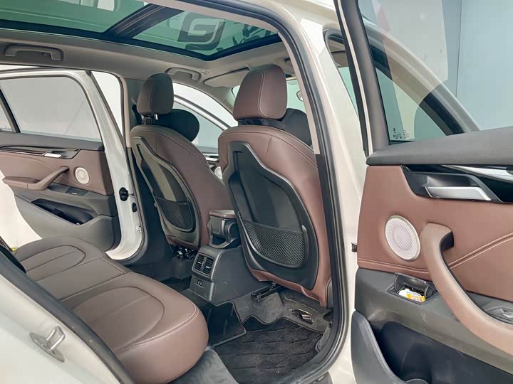 BMW X1 2021 s Drive 25 Li Leading — фото 18