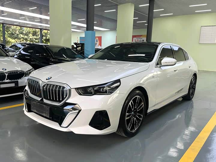 BMW 5-Series 2025 530 Li Leading M