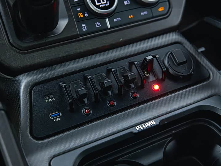 Land Rover Defender — фото 12