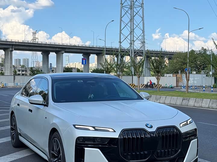 BMW 7-Series 2023 735 Li M