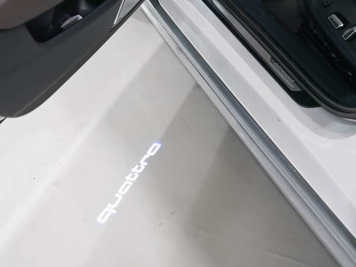 Audi A6 2018 3.0 T allroad quattro — фото 12