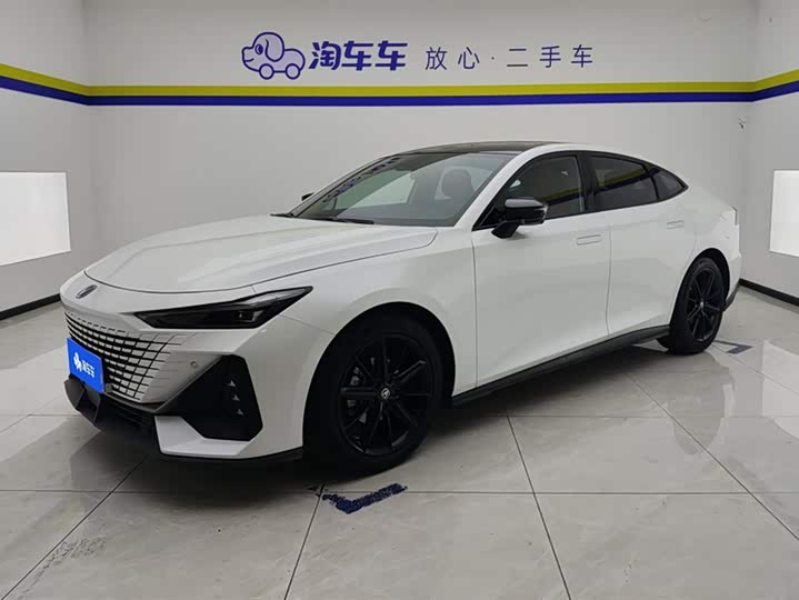 Changan UNI-V 2022 1.5 T Premium — фото 1