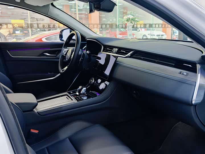 Jaguar XFL 2023 XFL 2.0 T P 200 2 WD — фото 8