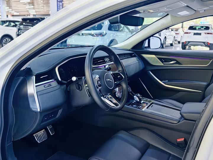 Jaguar XFL 2023 XFL 2.0 T P 200 2 WD — фото 13