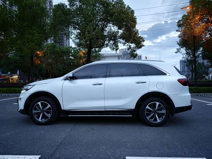 Kia Sorento — фото 12