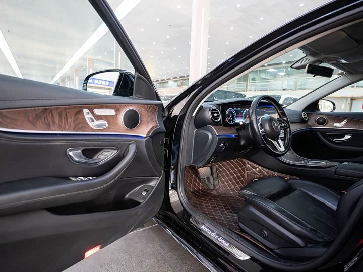 Mercedes-Benz E-Class 2019 E 260 L — фото 13