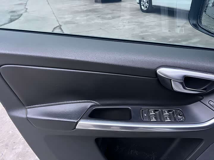 Volvo XC60 2017 T 5 AWD — фото 9