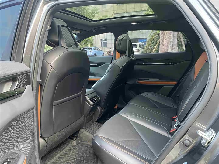 Changan UNI-V 2022 1.5 T Premium — фото 6
