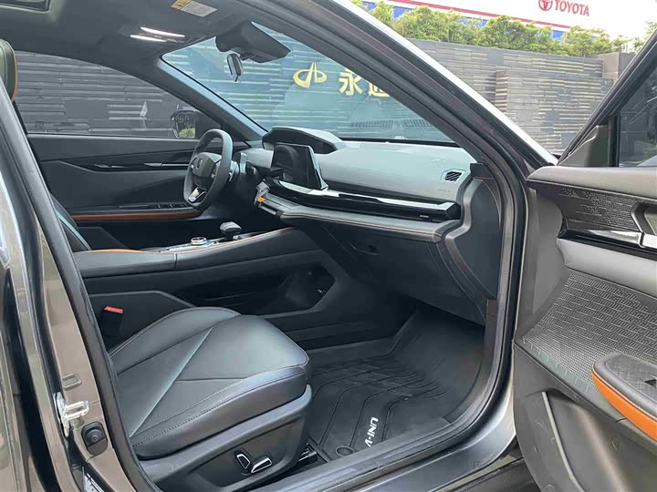Changan UNI-V 2022 1.5 T Premium — фото 18
