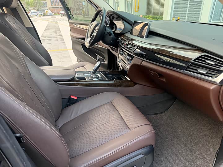 BMW X5 2017 x Drive 28i — фото 9