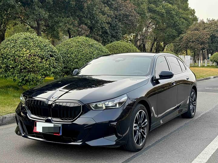 BMW 5-Series 2025 530 Li Leading M