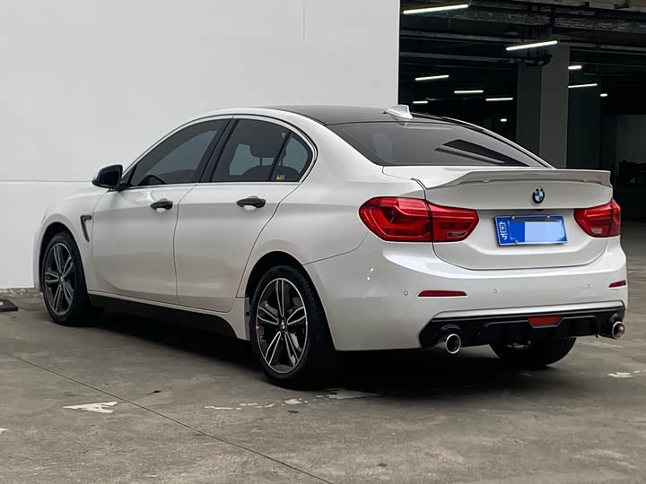 BMW 1-Series 2019 118i — фото 10