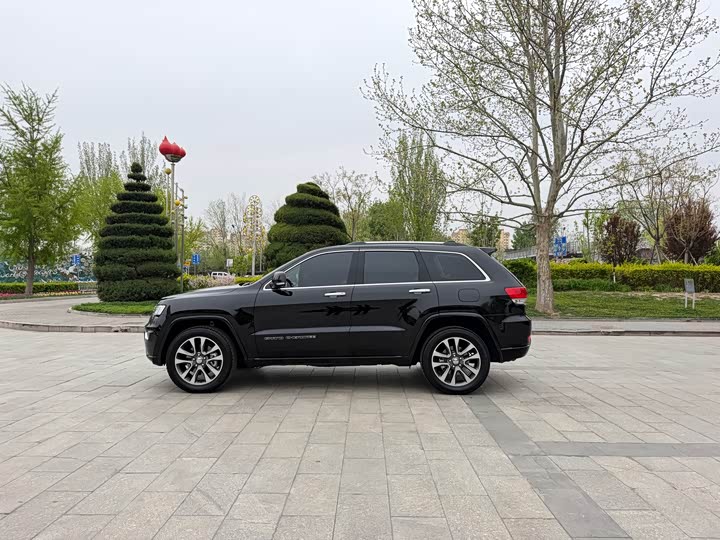 Jeep Grand Cherokee — фото 7
