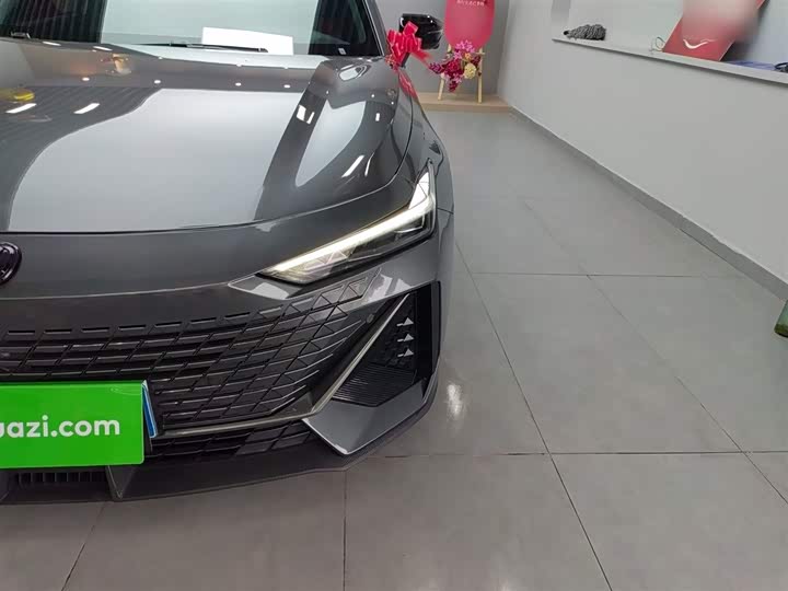 Changan UNI-V 2022 1.5 T Premium — фото 18