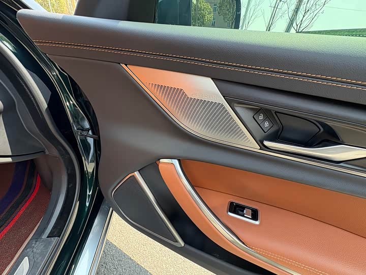 Jaguar XFL 2023 XFL 2.0 T P 250 2 WD — фото 15