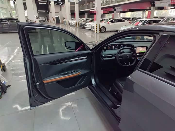 Changan UNI-V 2022 1.5 T Premium — фото 12