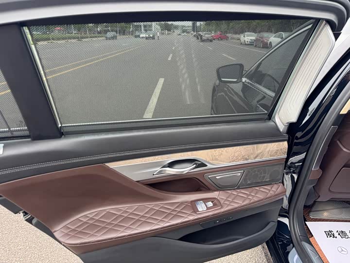 BMW 7-Series 2019 740 Li Leading — фото 12