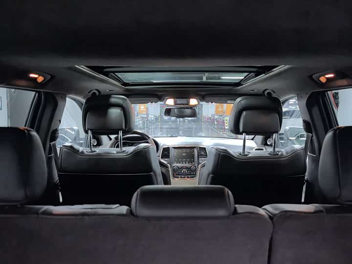 Jeep Grand Cherokee — фото 14